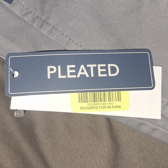 Roundtree and Yorke BigMan Classic Fit pleated Gray Men's Shorts in a 52. - Picture 3 of 7